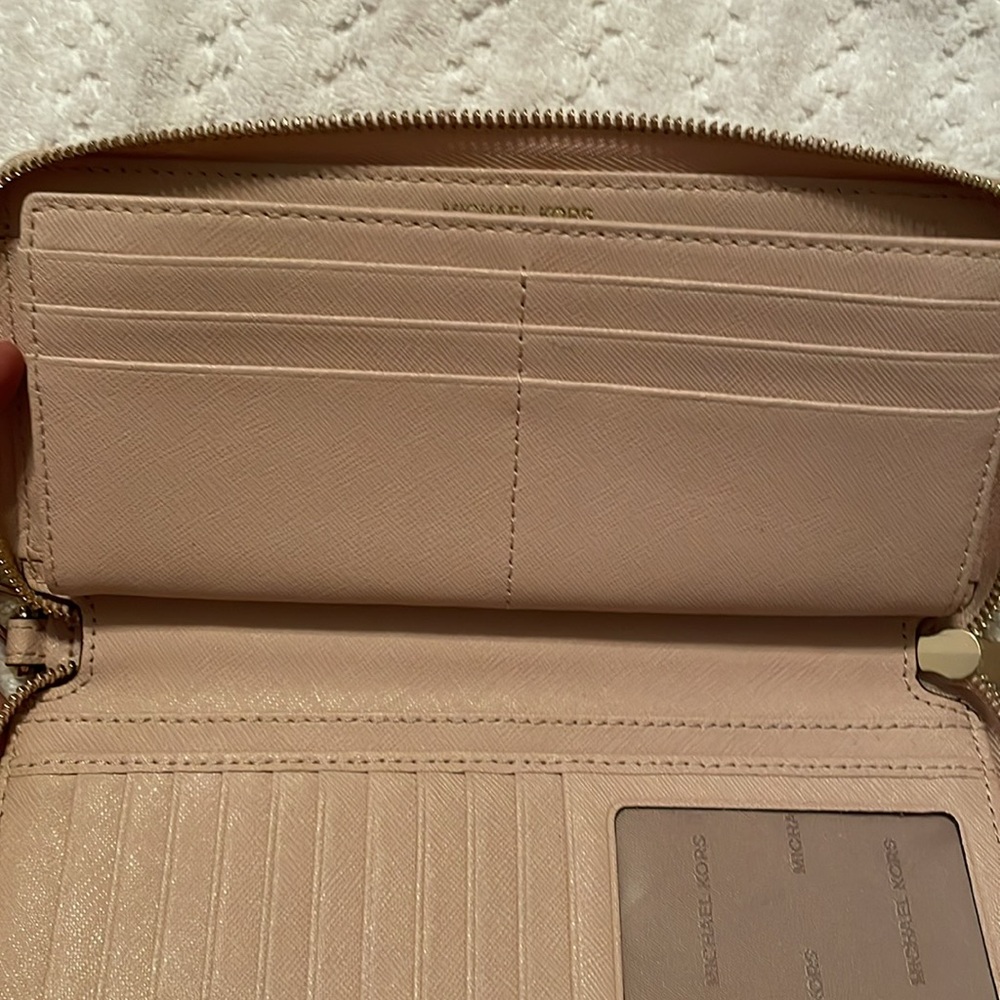 Michael Kors Continental leather wristlet in soft pink - Picture 5 of 15